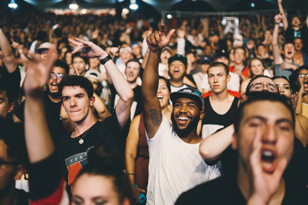 Crowd of people symbolizing peer-to-peer fundraising