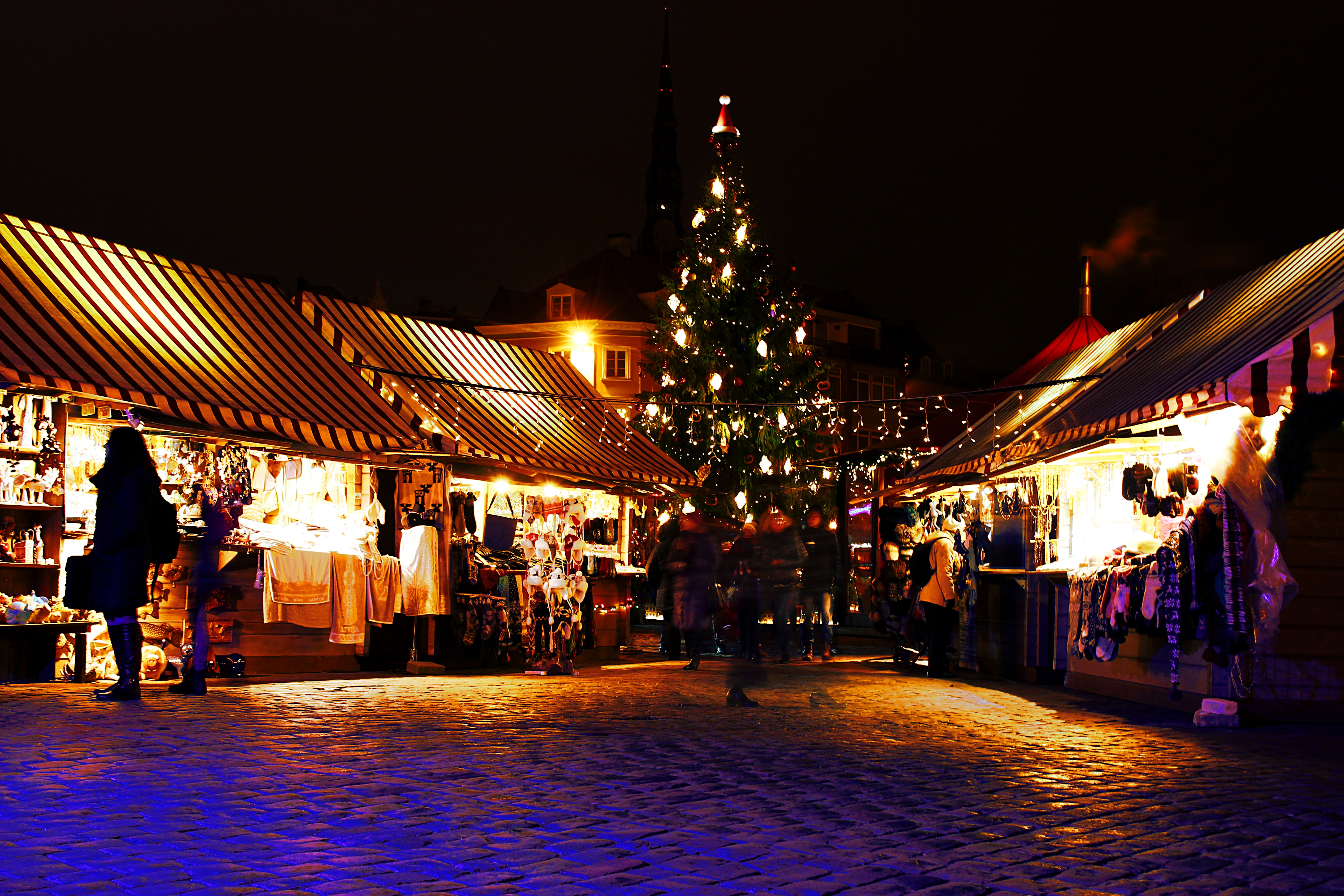 lasma-artmane-5X8N9A2ruHM-unsplash Face-2-Face: Fundraising-Maßnahmen zu Weihnachten