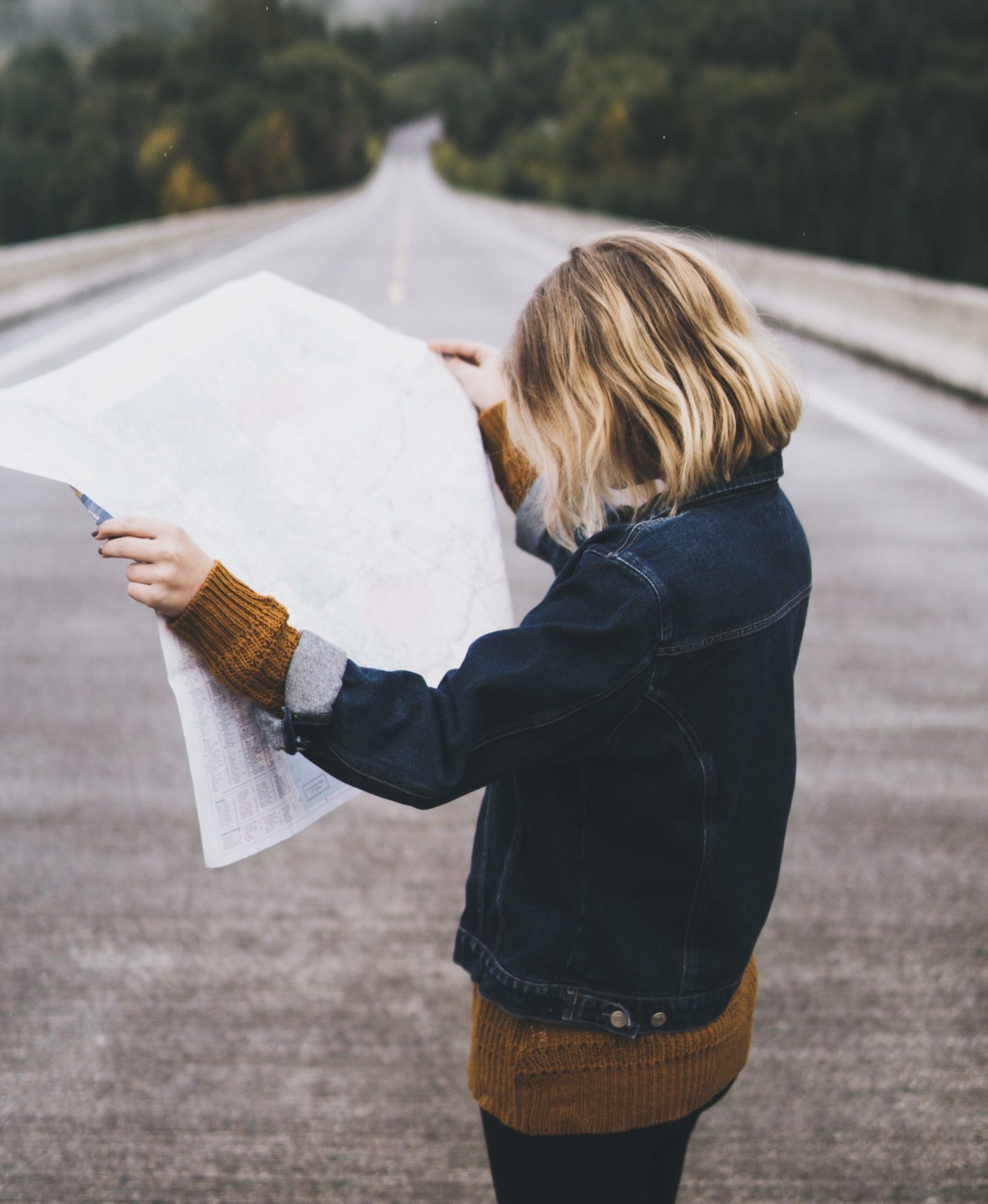 Woman with map. Symbolizes Lifecycle-Map